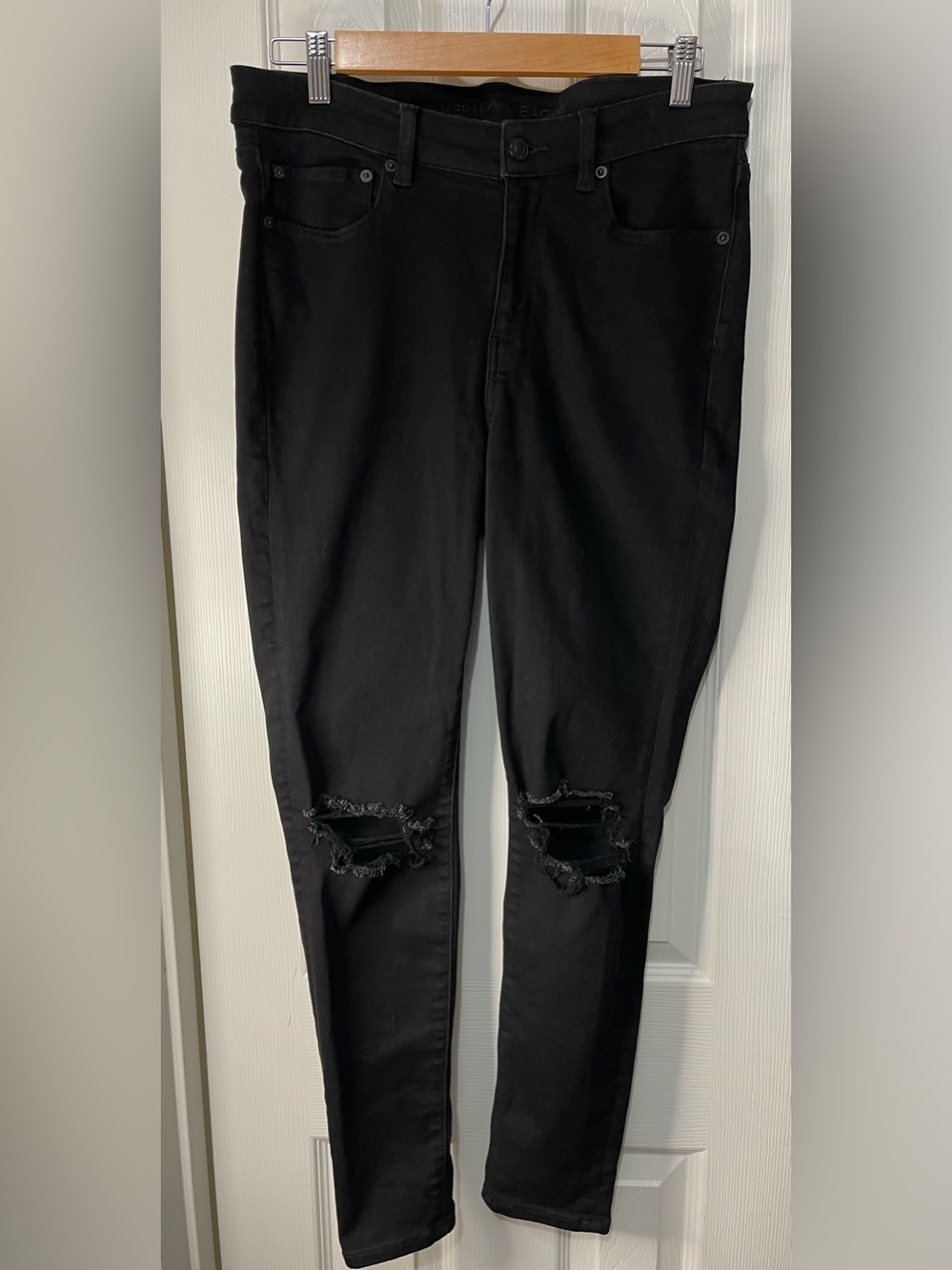 American Eagle Black Grunge Distressed Knee Skinny High Rise Jeggings size 12